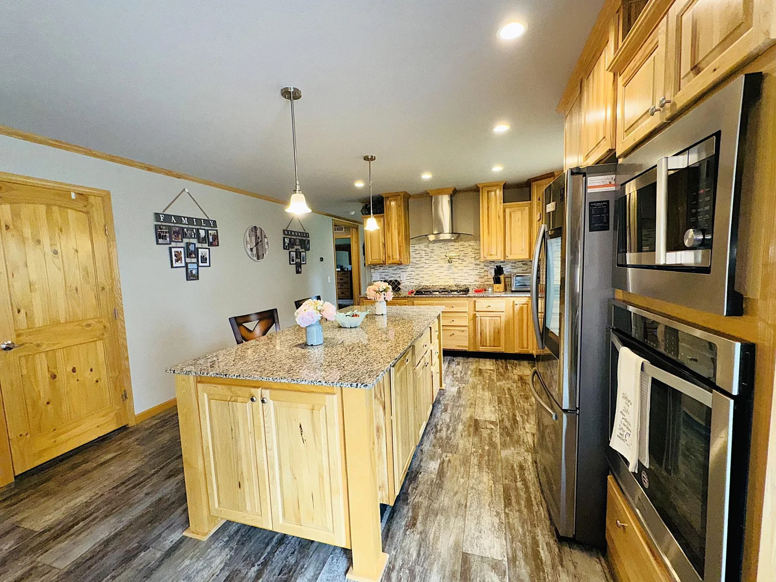 Kitchen 2.JPG