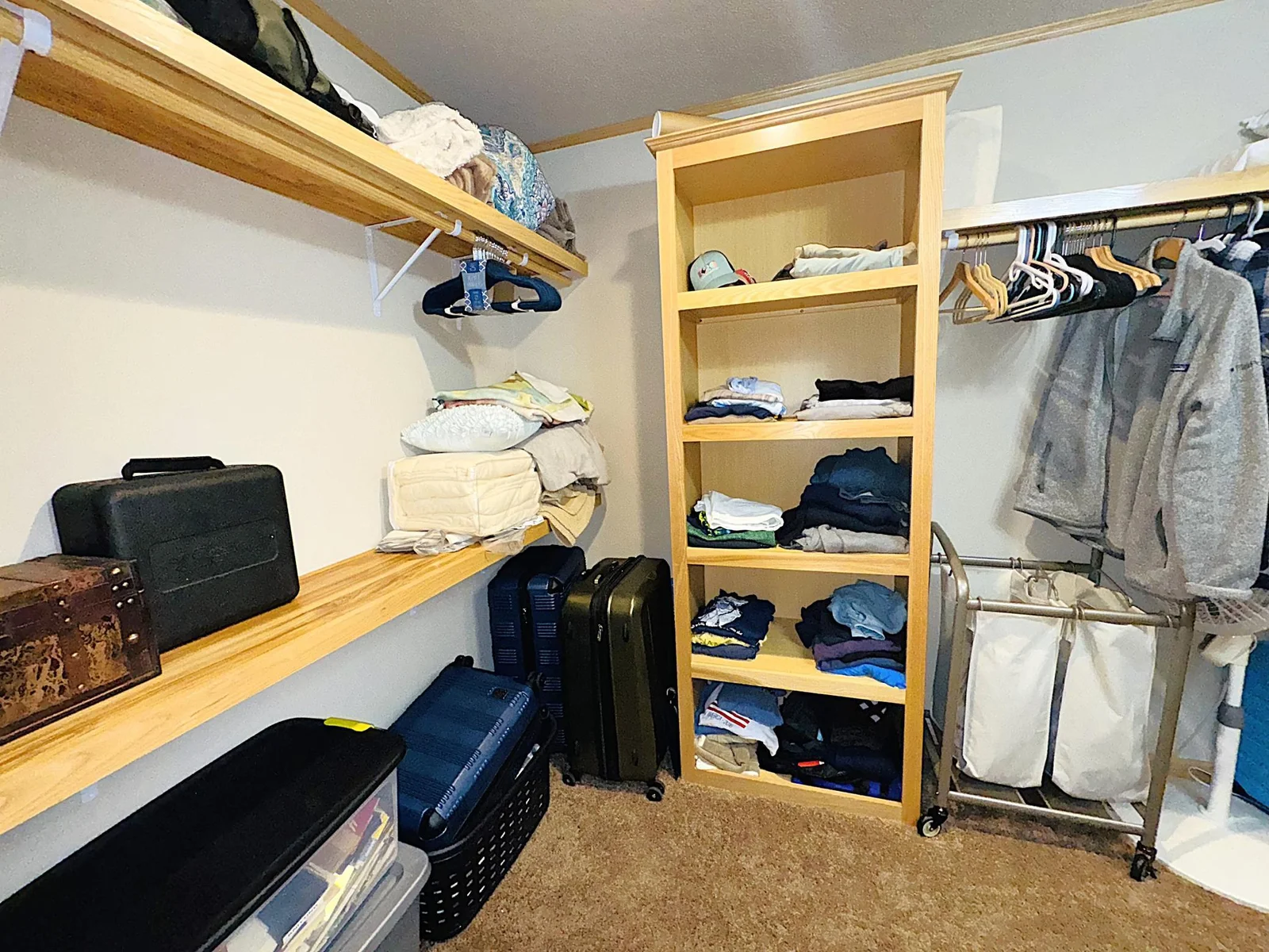 Bedroom 1 Walk in 2.JPG