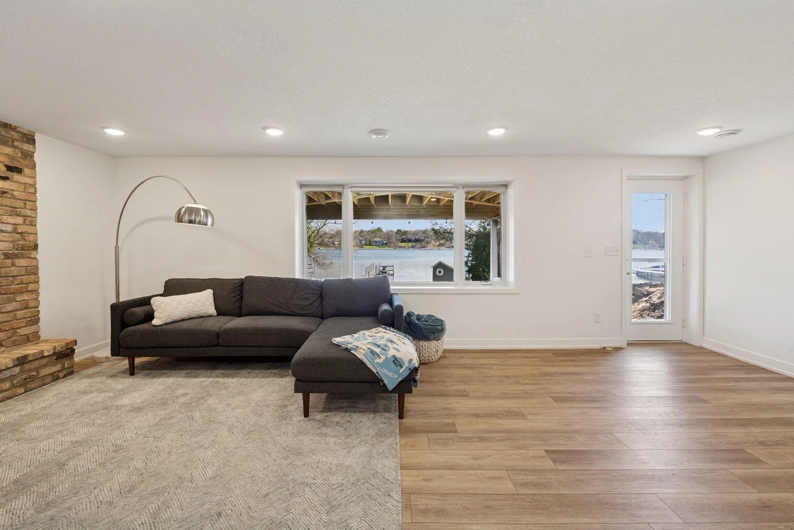Offering easy access to walkout to the lake