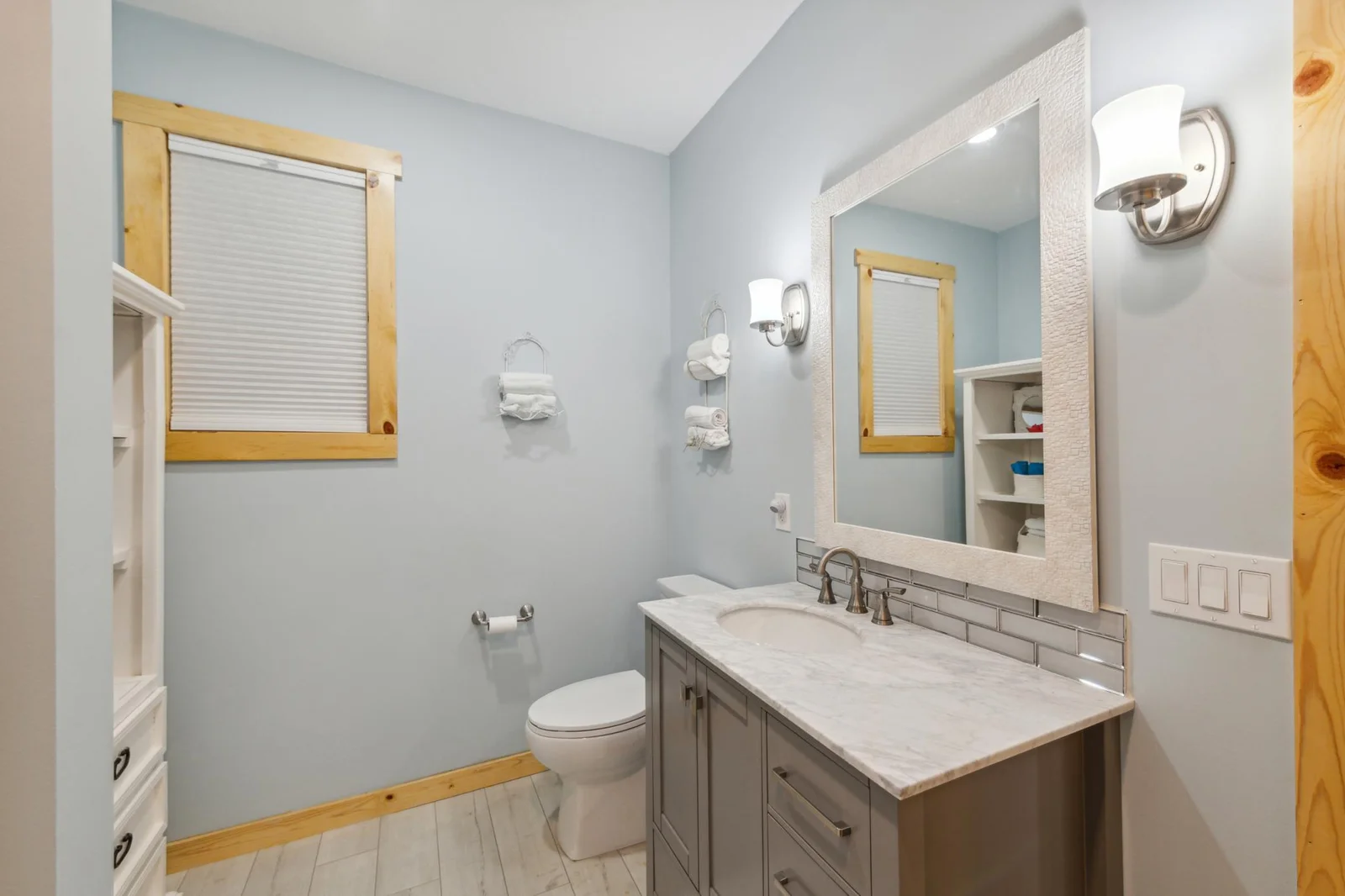 MAIN FLOOR  BATH