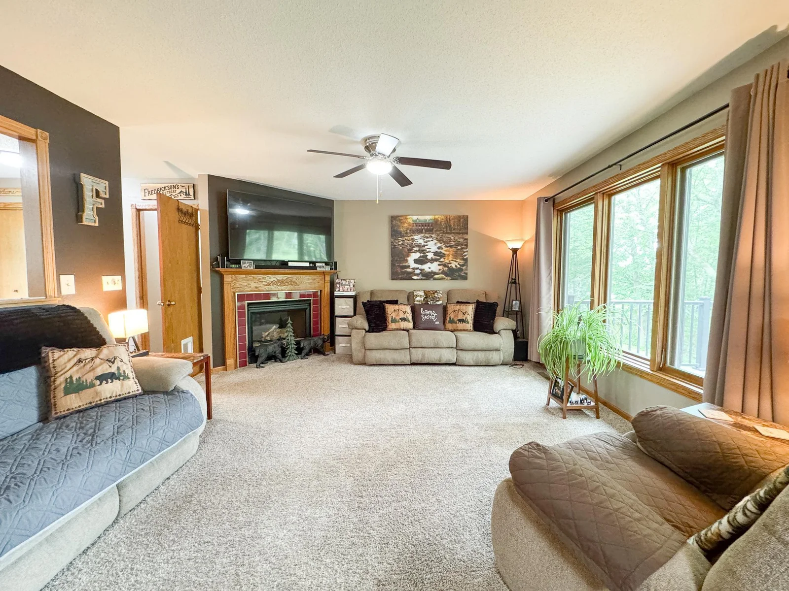 Living Room.jpg