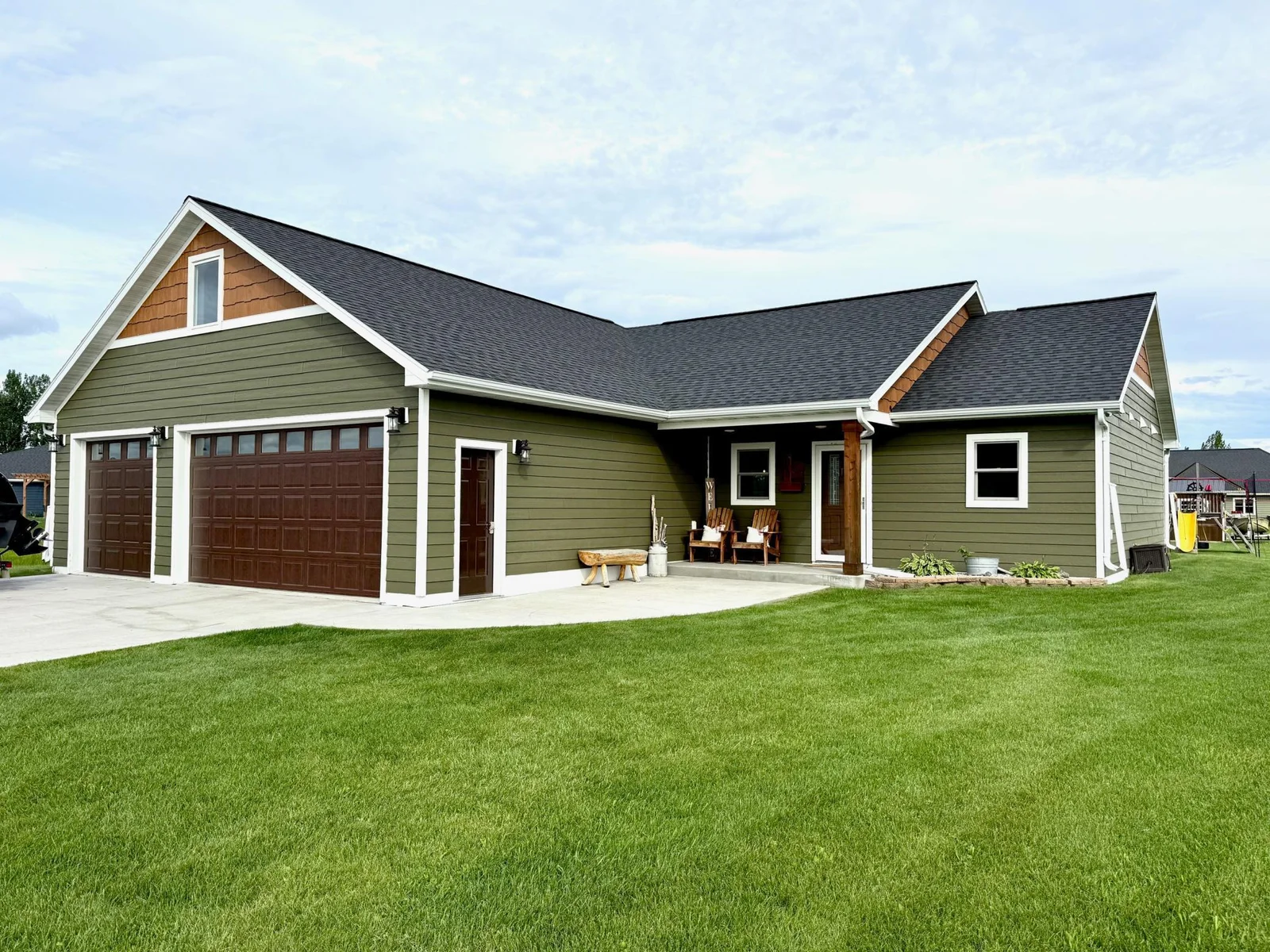 1010 2nd Avenue, Roseau