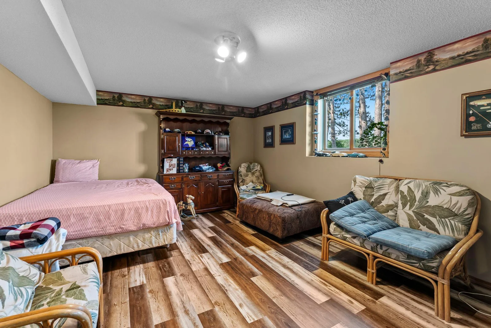 37-web-or-mls-19855 Edgewater Rd-138.jpg
