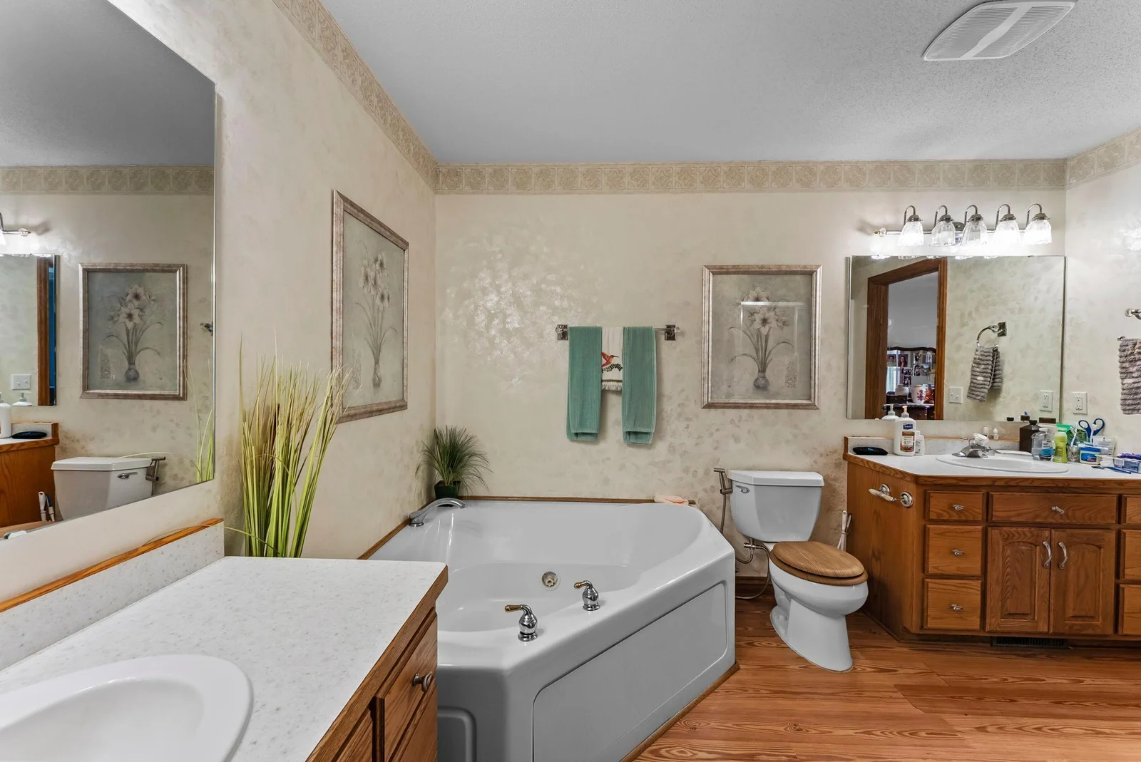 30-web-or-mls-19855 Edgewater Rd-116.jpg