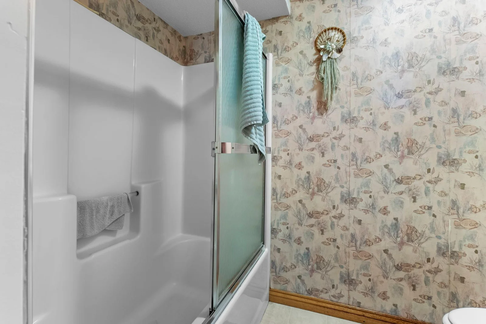 39-web-or-mls-19855 Edgewater Rd-145.jpg