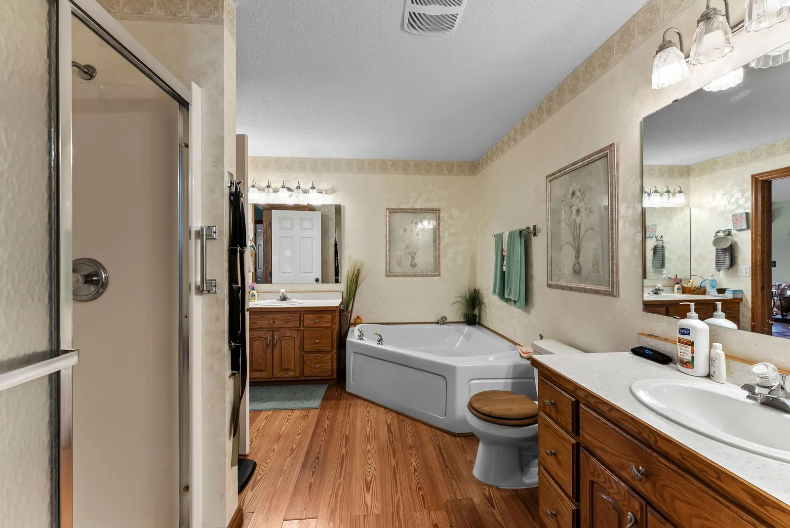 31-web-or-mls-19855 Edgewater Rd-119.jpg