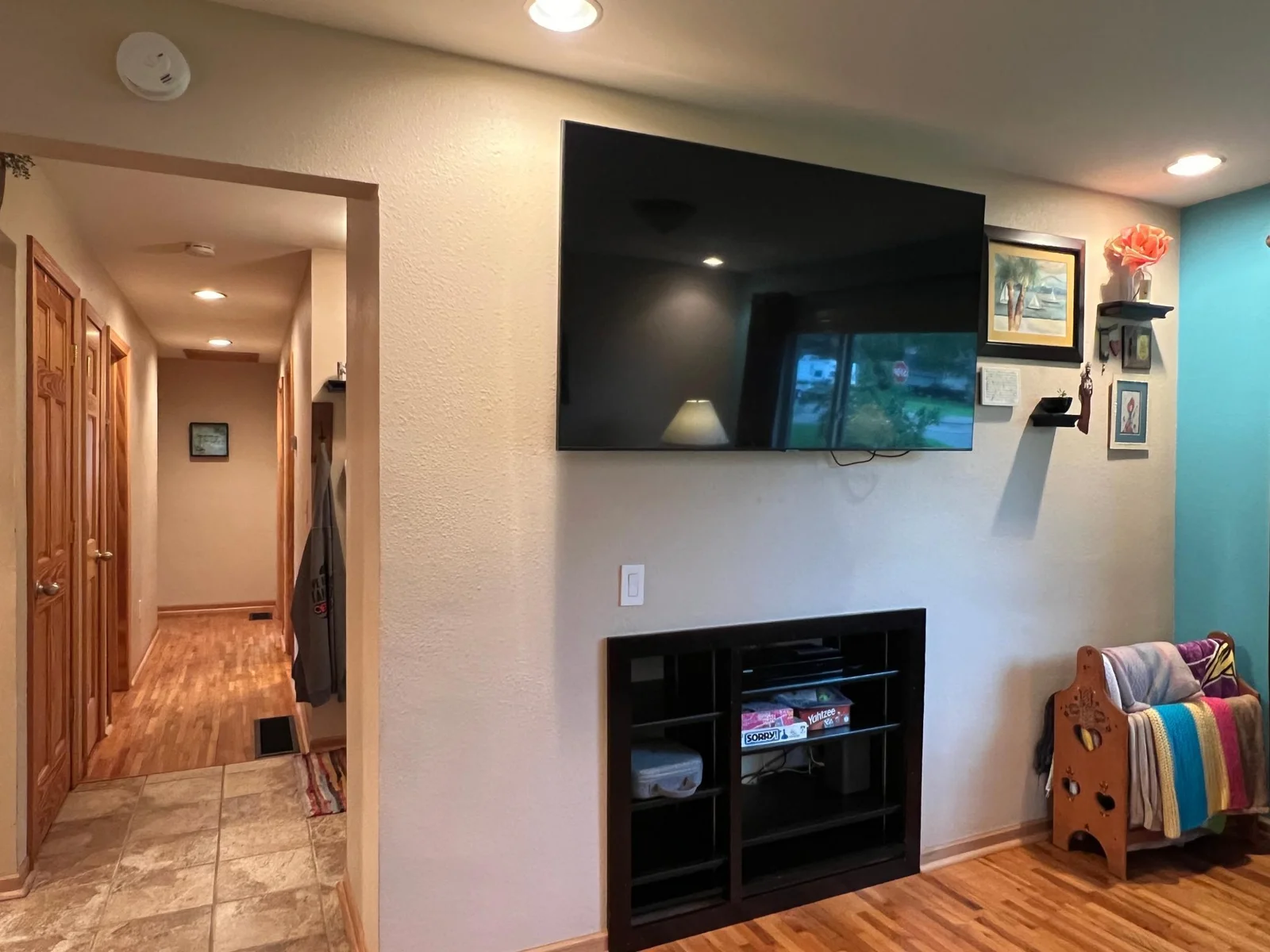 Livingroom into Hallway
