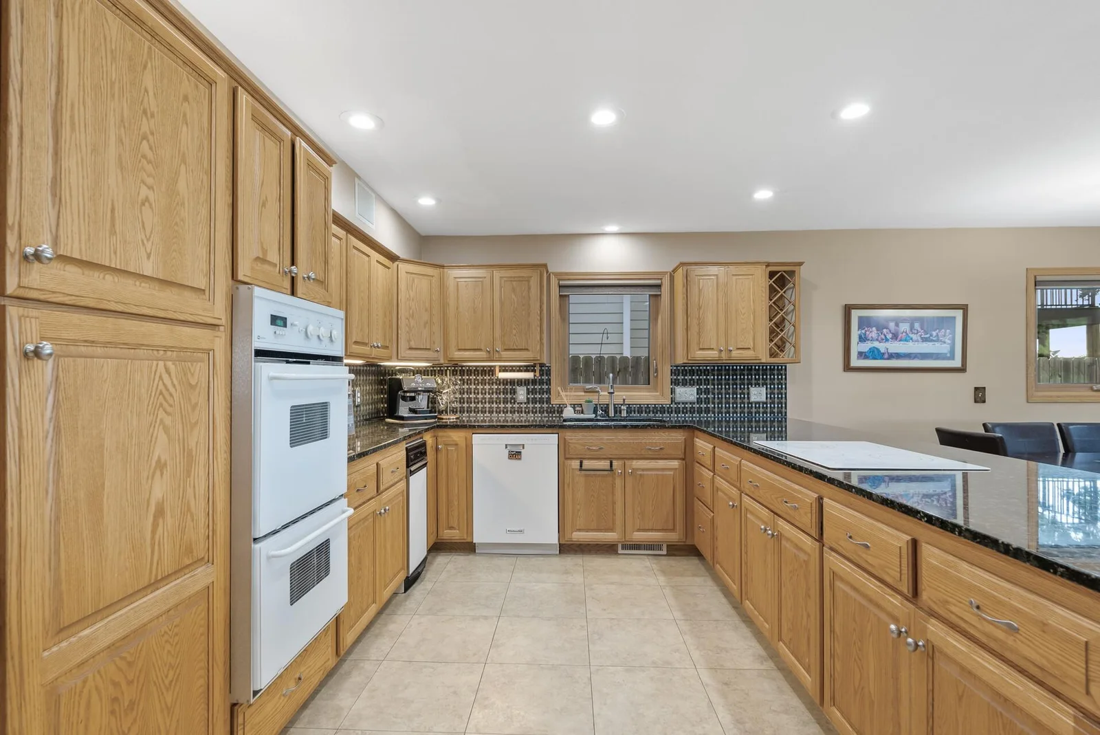 18_255_Crescent18_mls.jpg