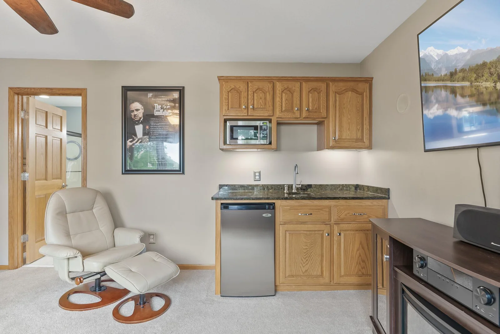 22_255_Crescent22_mls.jpg