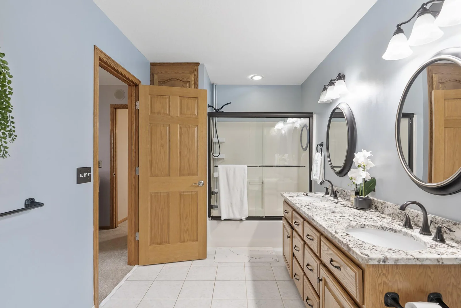 24_255_Crescent24_mls.jpg