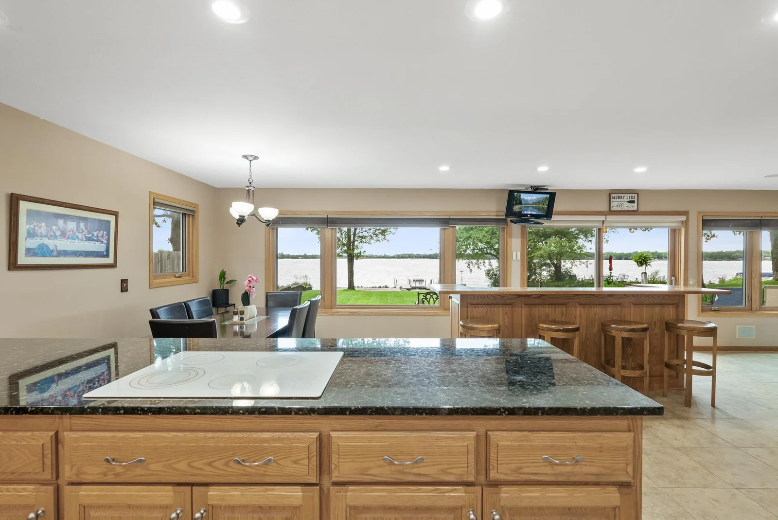 15_255_Crescent15_mls.jpg