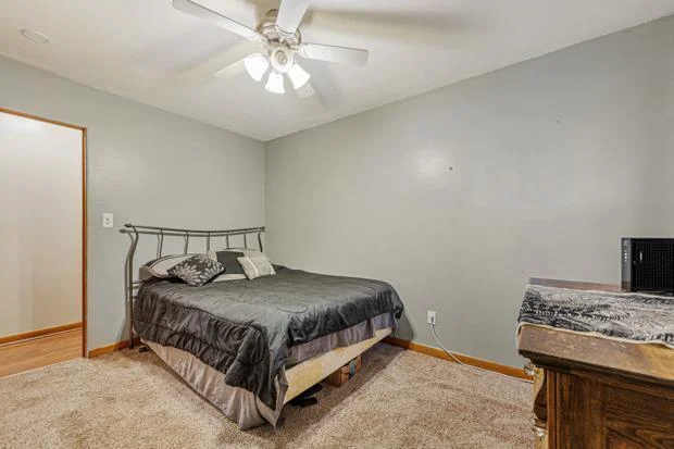 20 Bedroom 1.jpg
