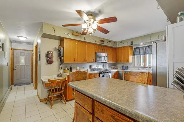 15 Kitchen.jpg