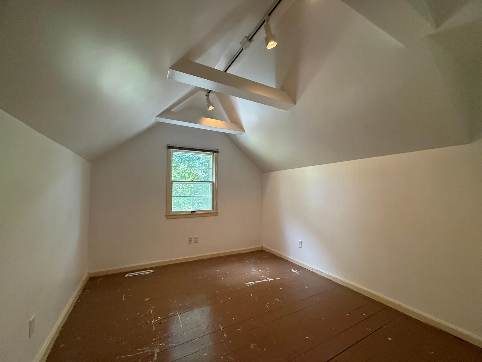 Upper level bedroom 2