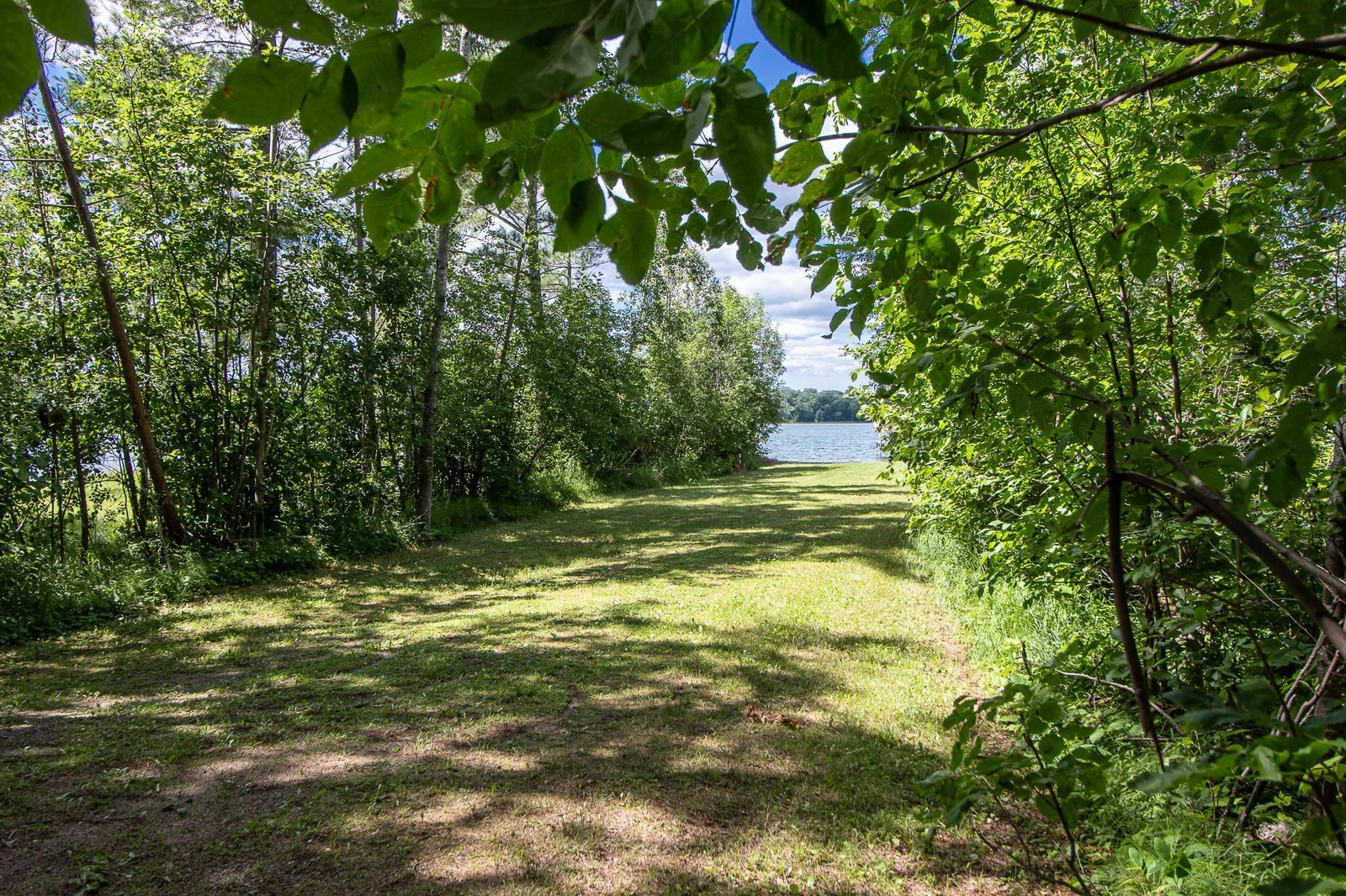 Ingress/Egress deeded access to Roosevelt Lake