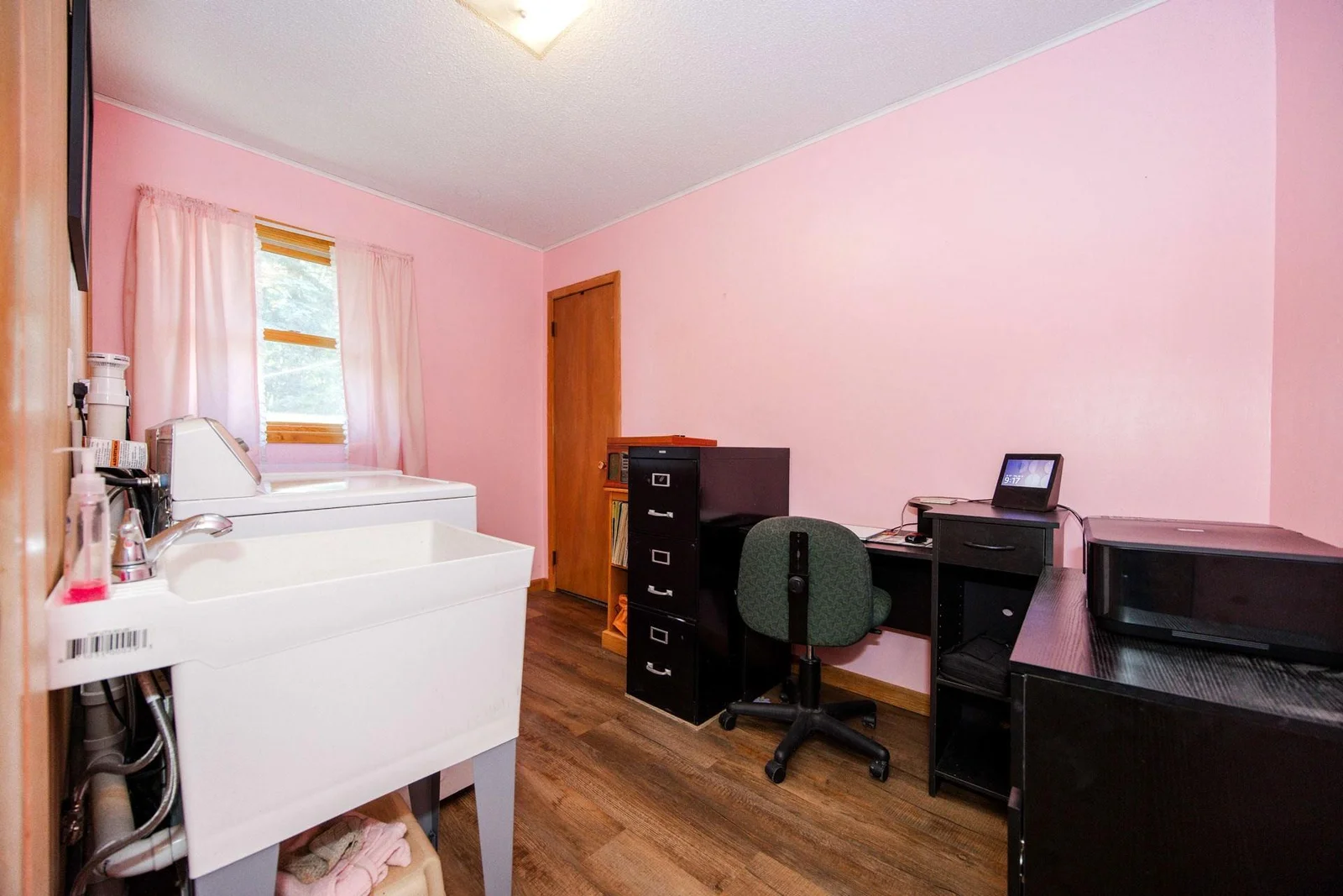 Bedroom2-Laundry_001_1