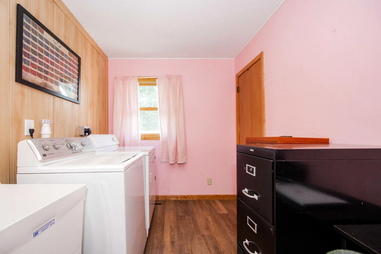 Bedroom2-Laundry_002_1