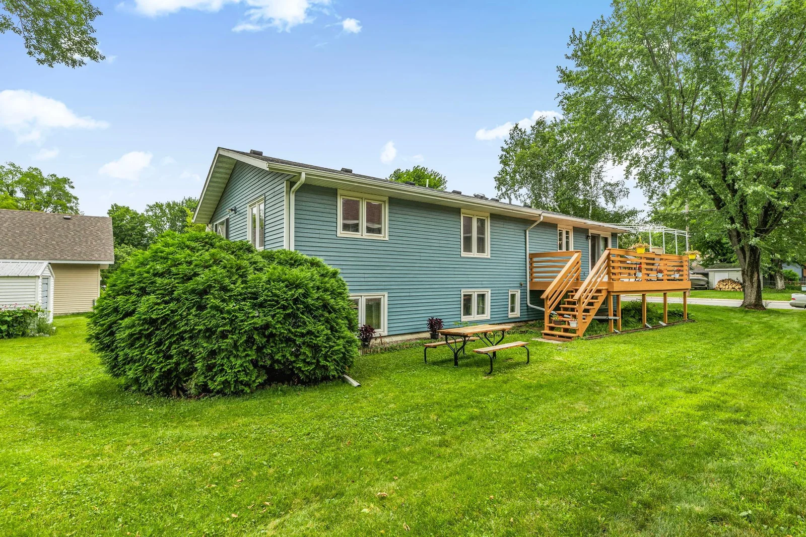 SIDE YARD