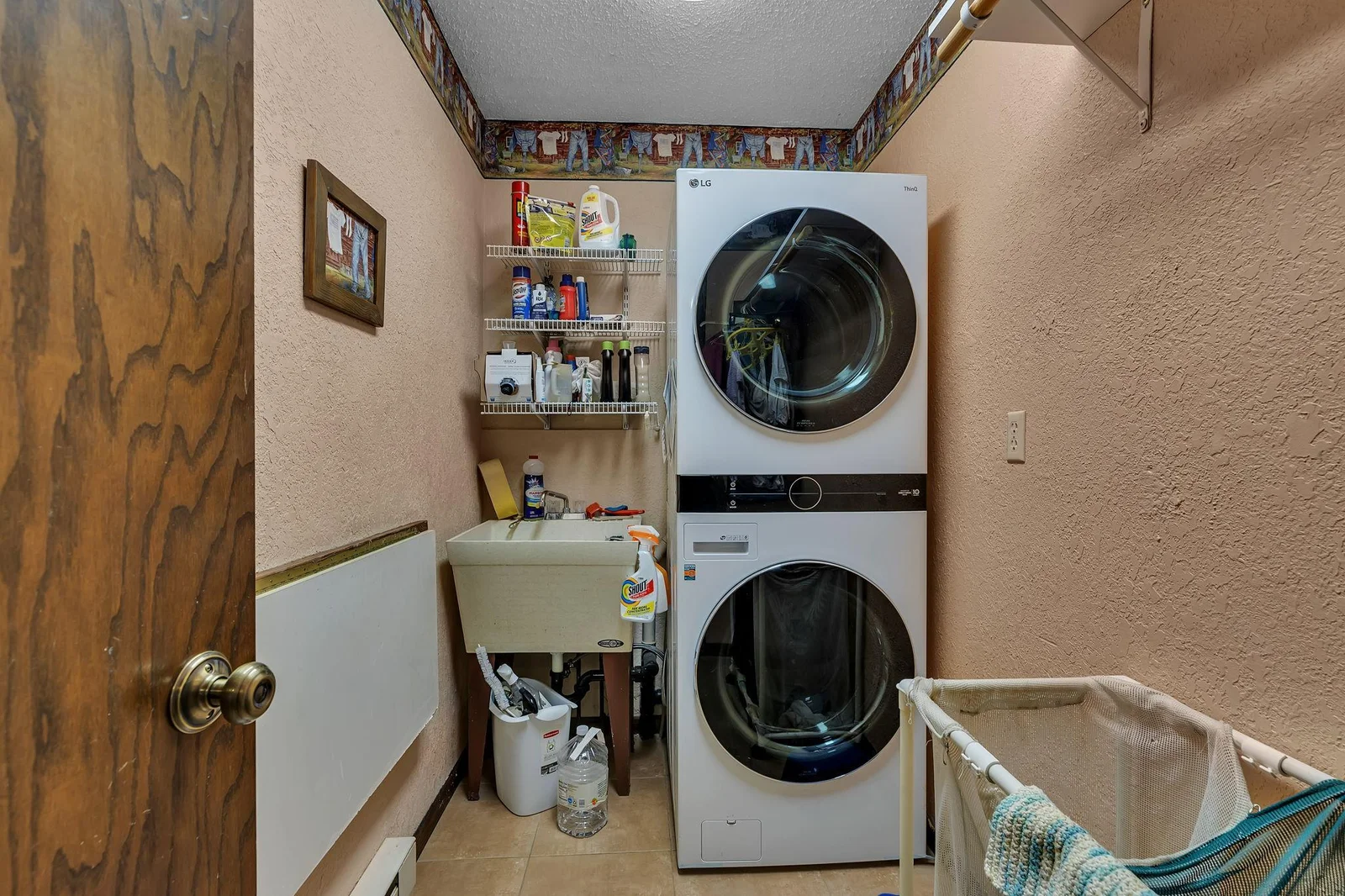 LAUNDRY OFF ENTRY HALL