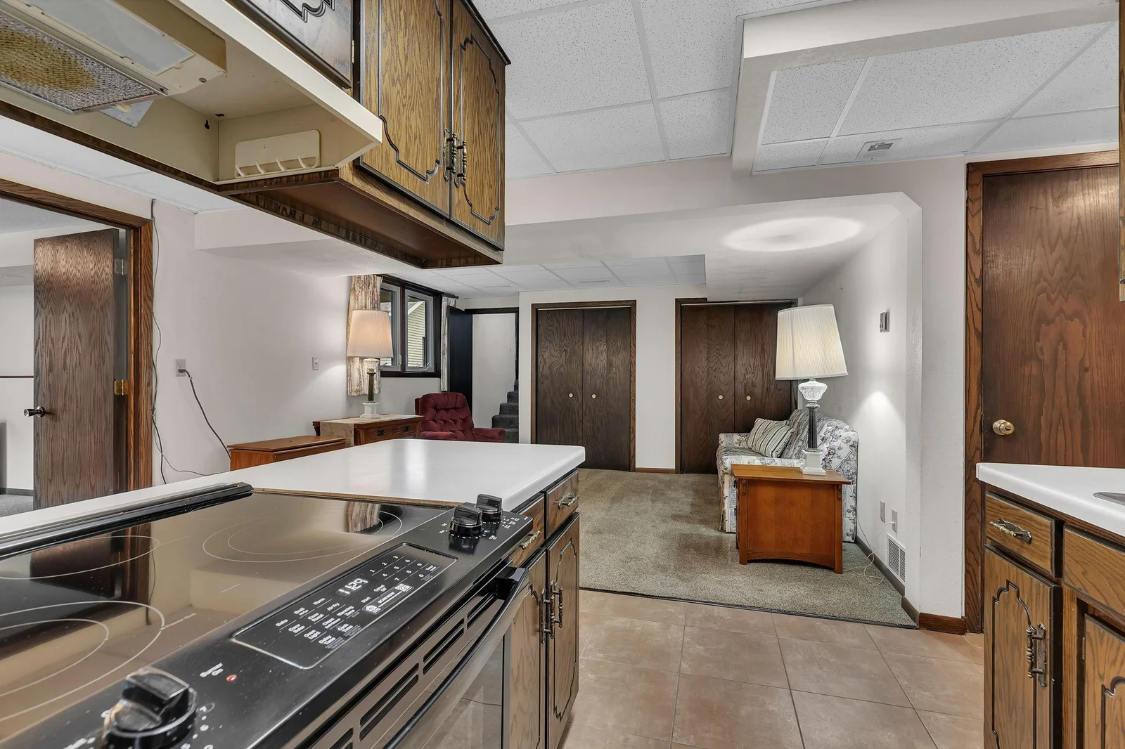 FAMILY ROOM KITCHEN