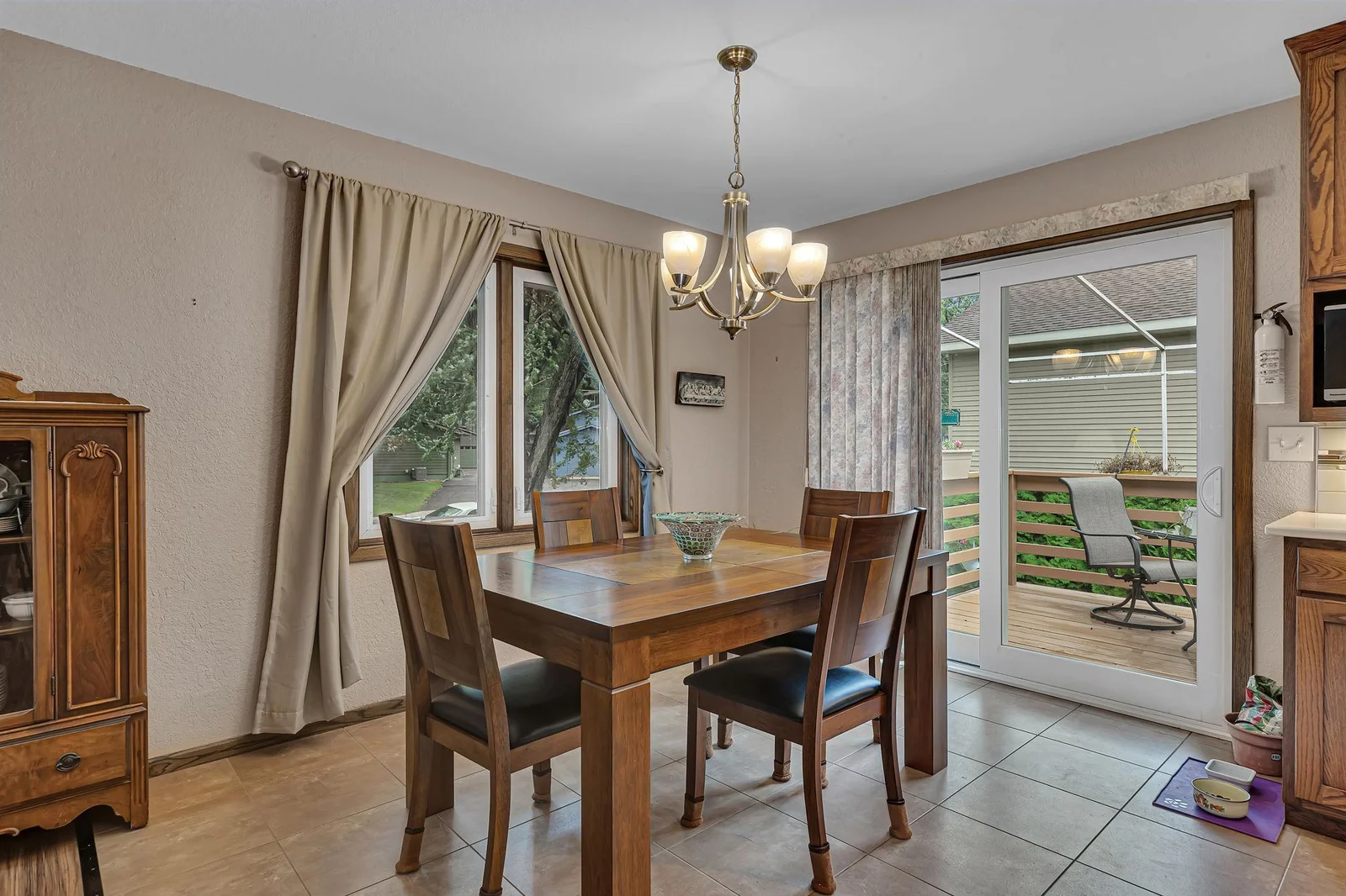DINNING ROOM