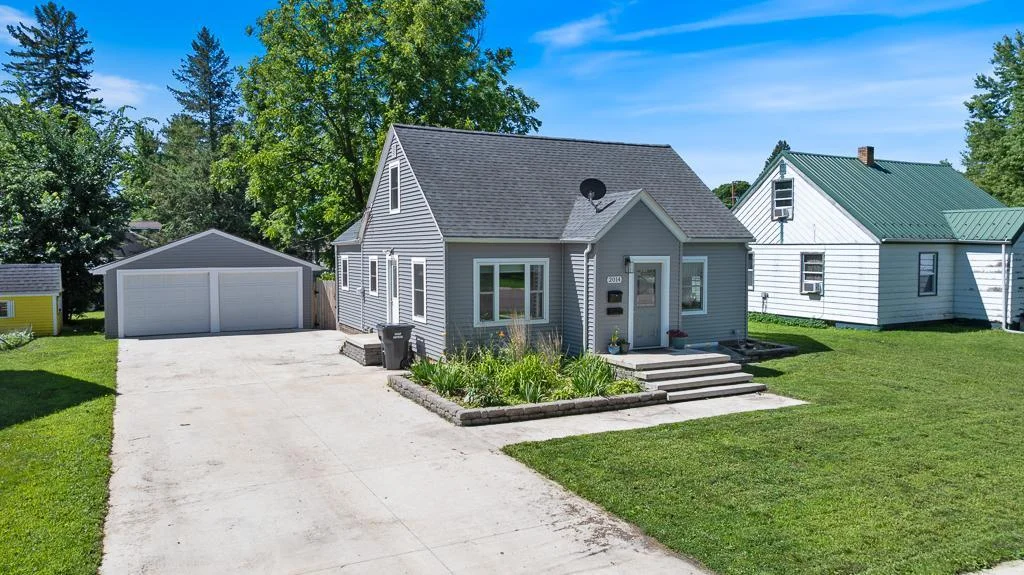 2014 Court Street, Slayton