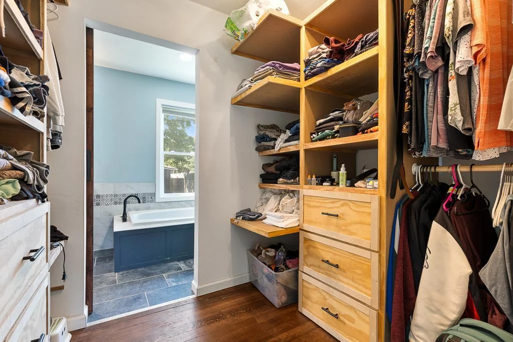 No shortage of space for clothes and shoes