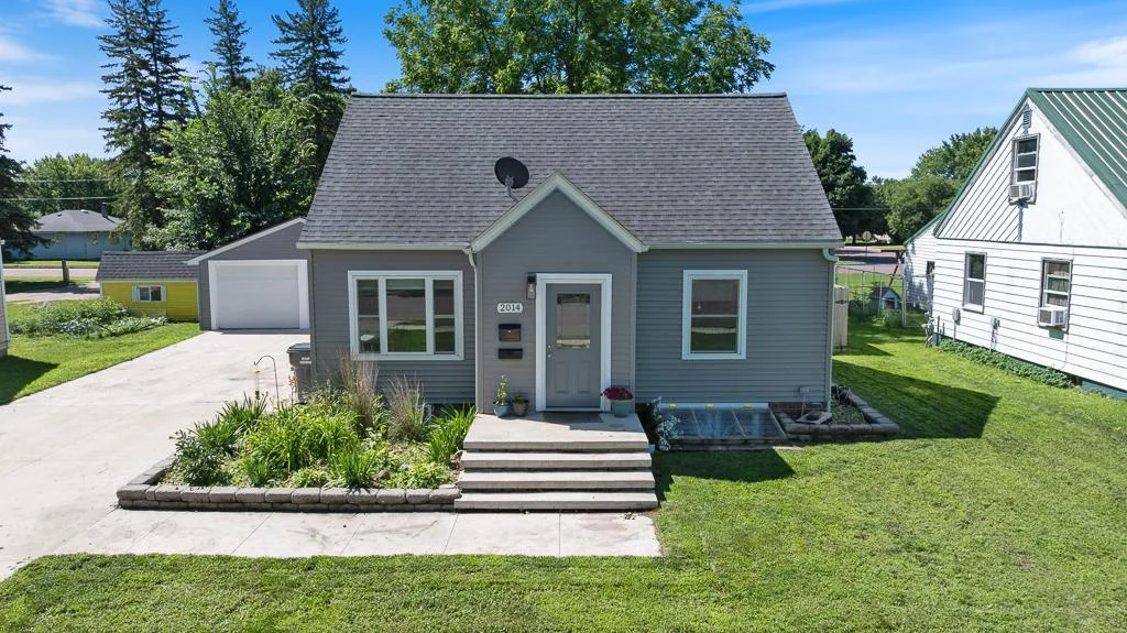 No shortage of curb appeal here! Envision your favorite shrubs or flowers in the raised garden bed in front of the home with a welcoming pop of color