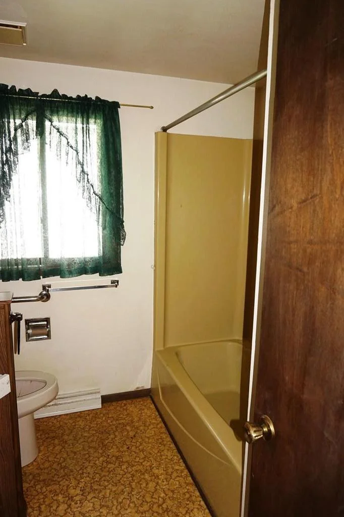 6 Bath.JPG