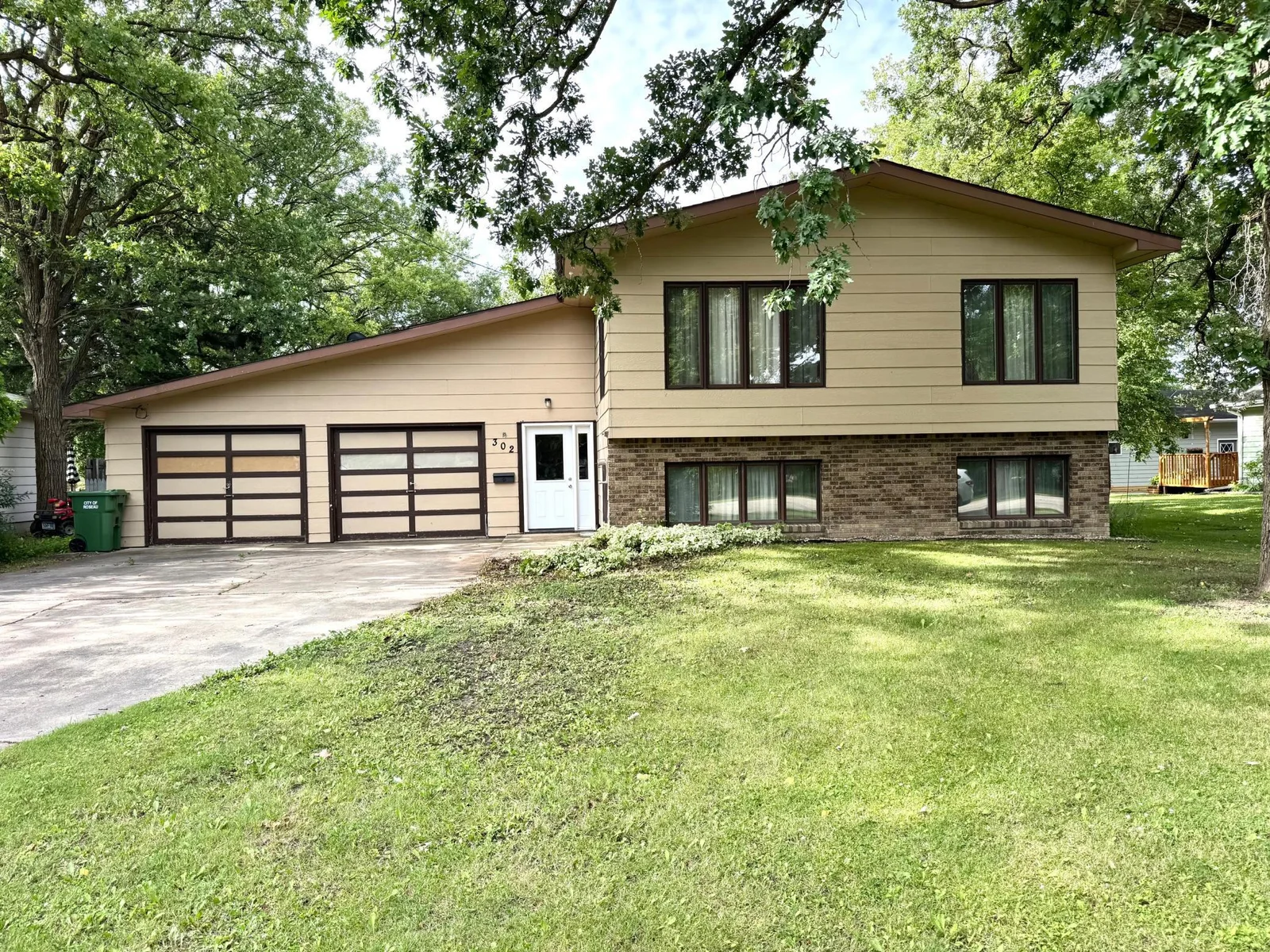 302 5th Street, Roseau
