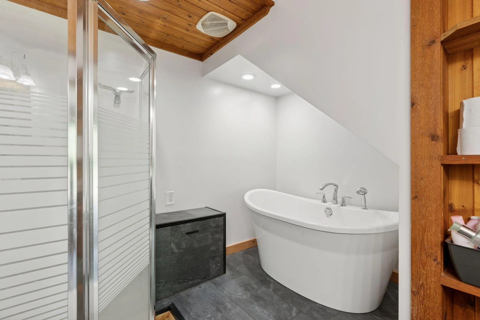 Lower level full bathroom with soaking tub.