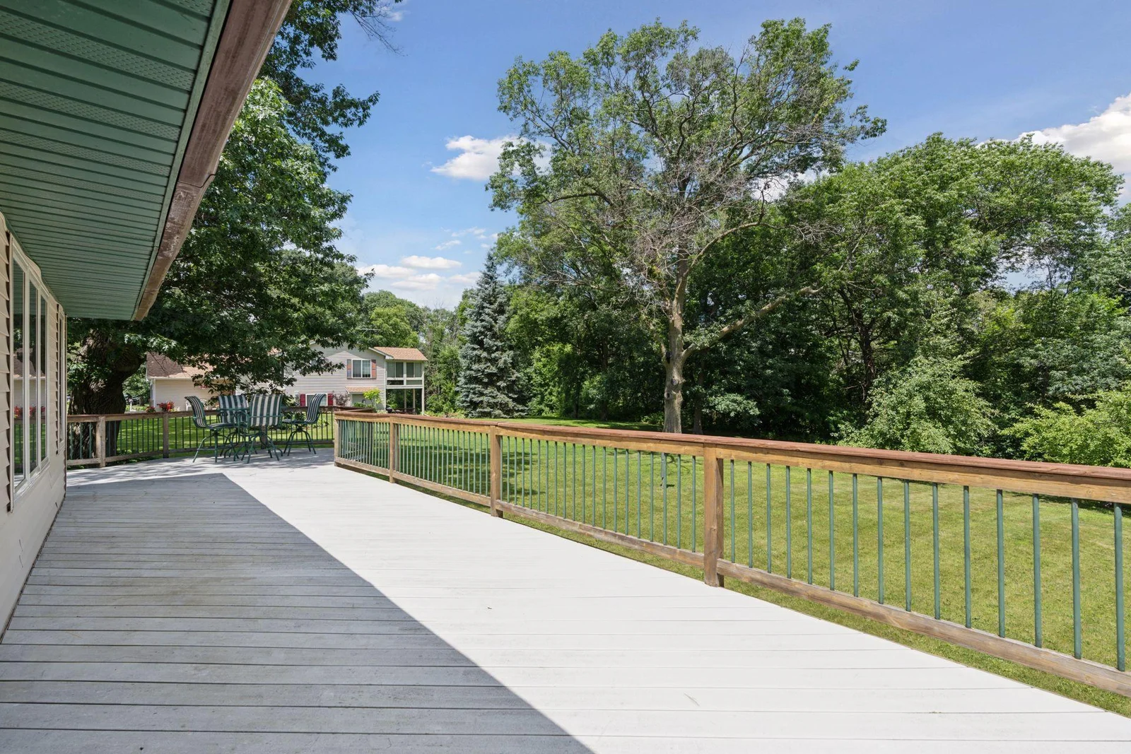 Large wrap-around deck