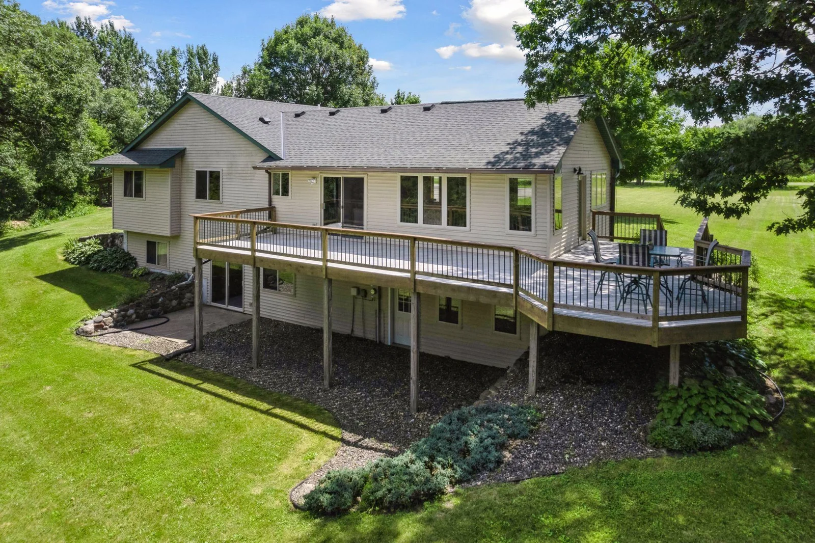 Large wrap-around deck