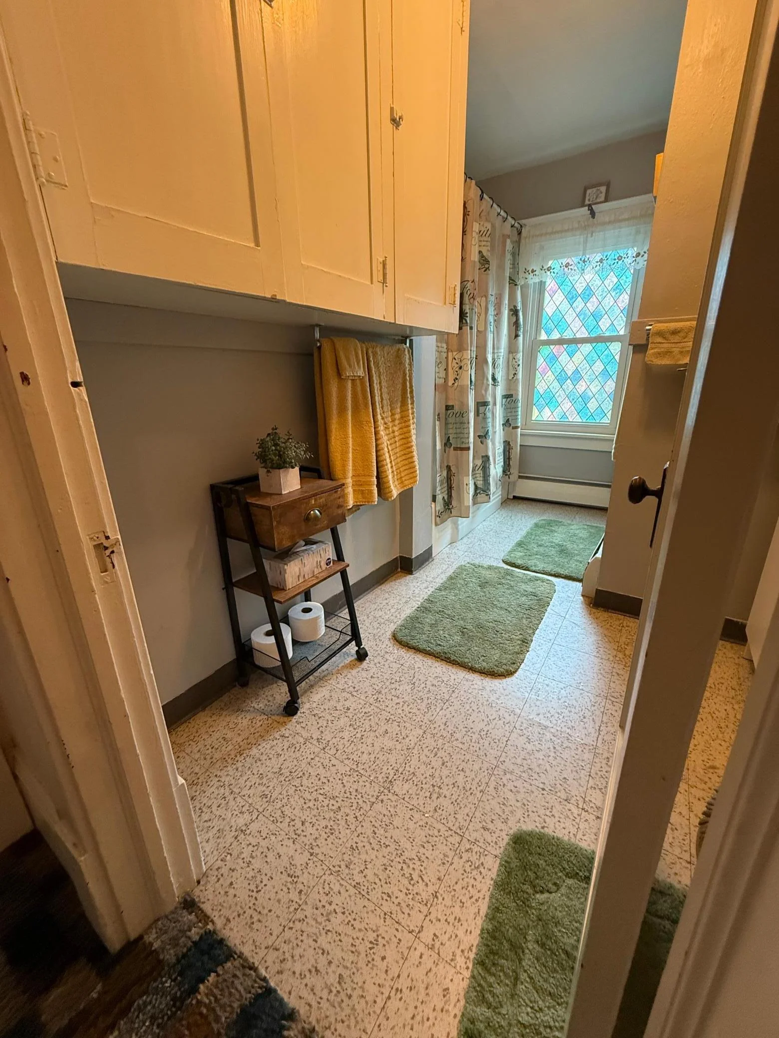 Upper Full Bath.jpg