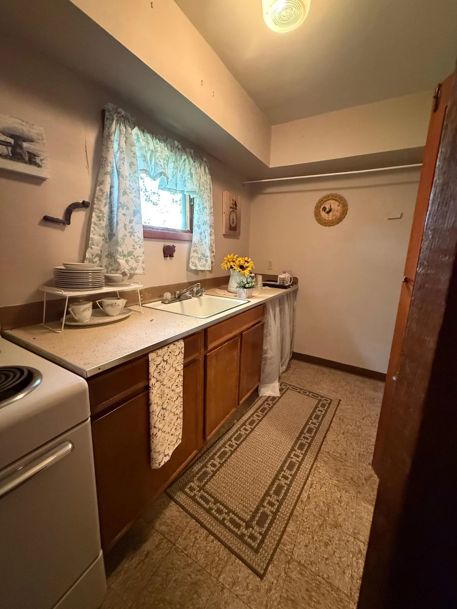 1st Bdrm right Kitchenette.jpg