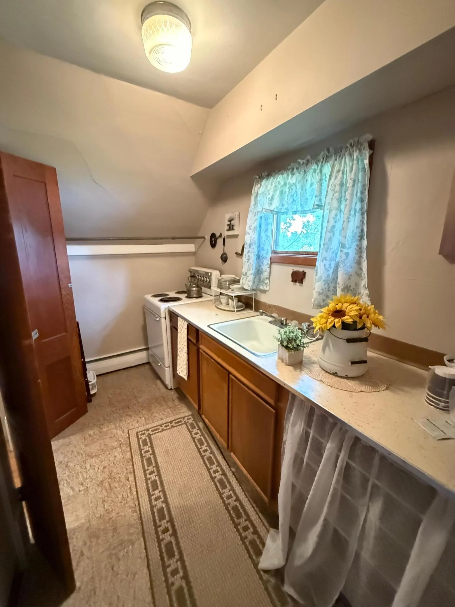 1st Bdrm left_Kitchenette.jpg