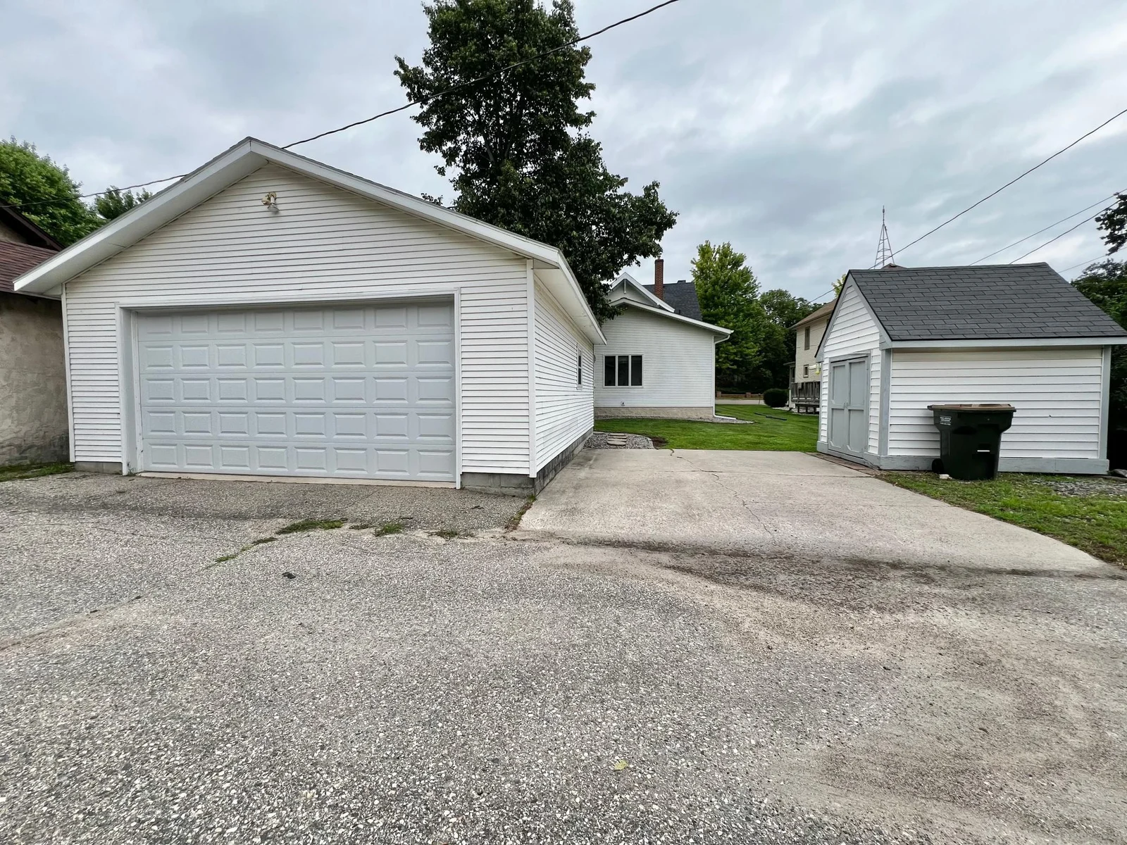 Garage & Storage Shed