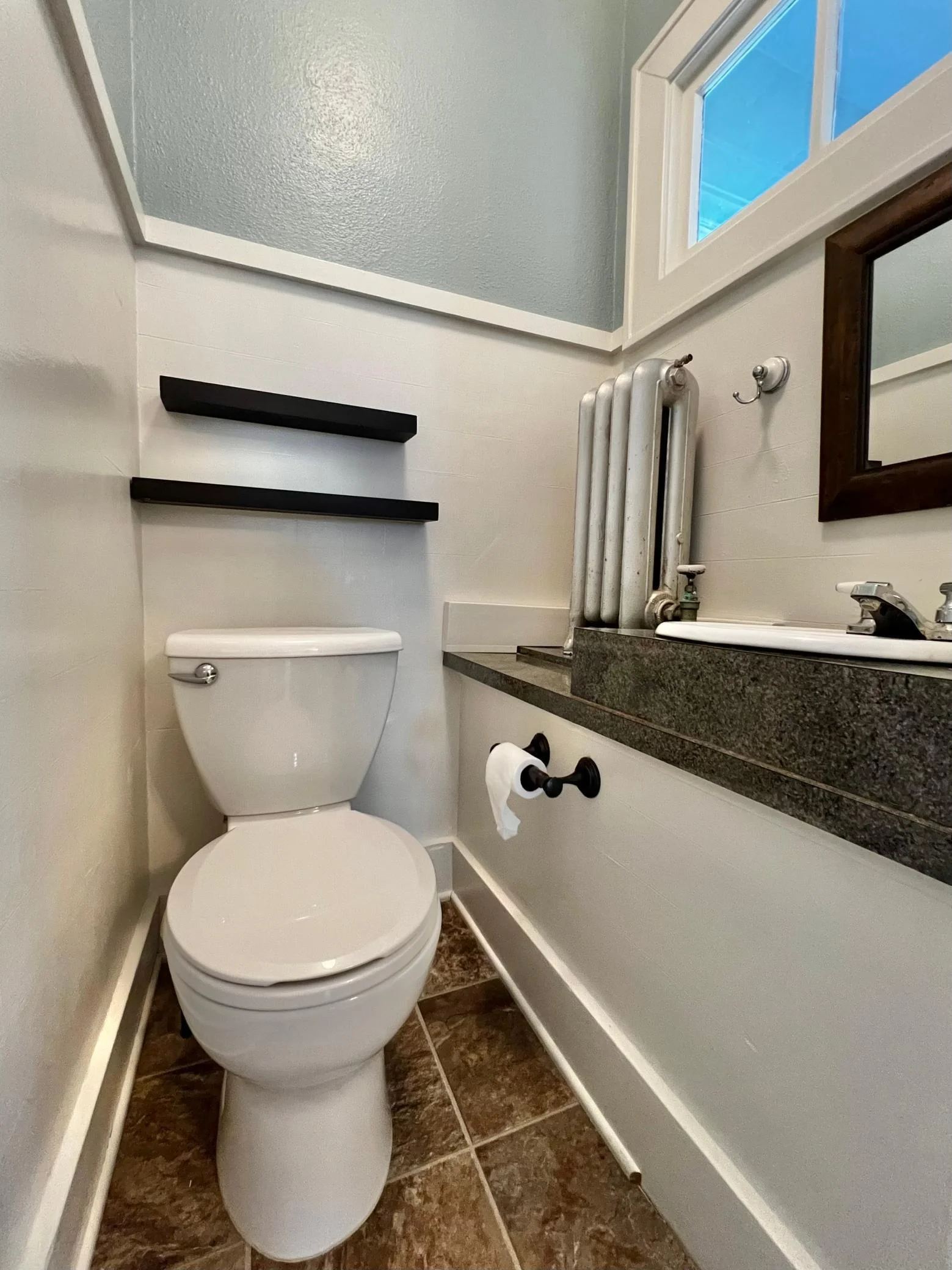 Cutest Little 1/2 Bath!