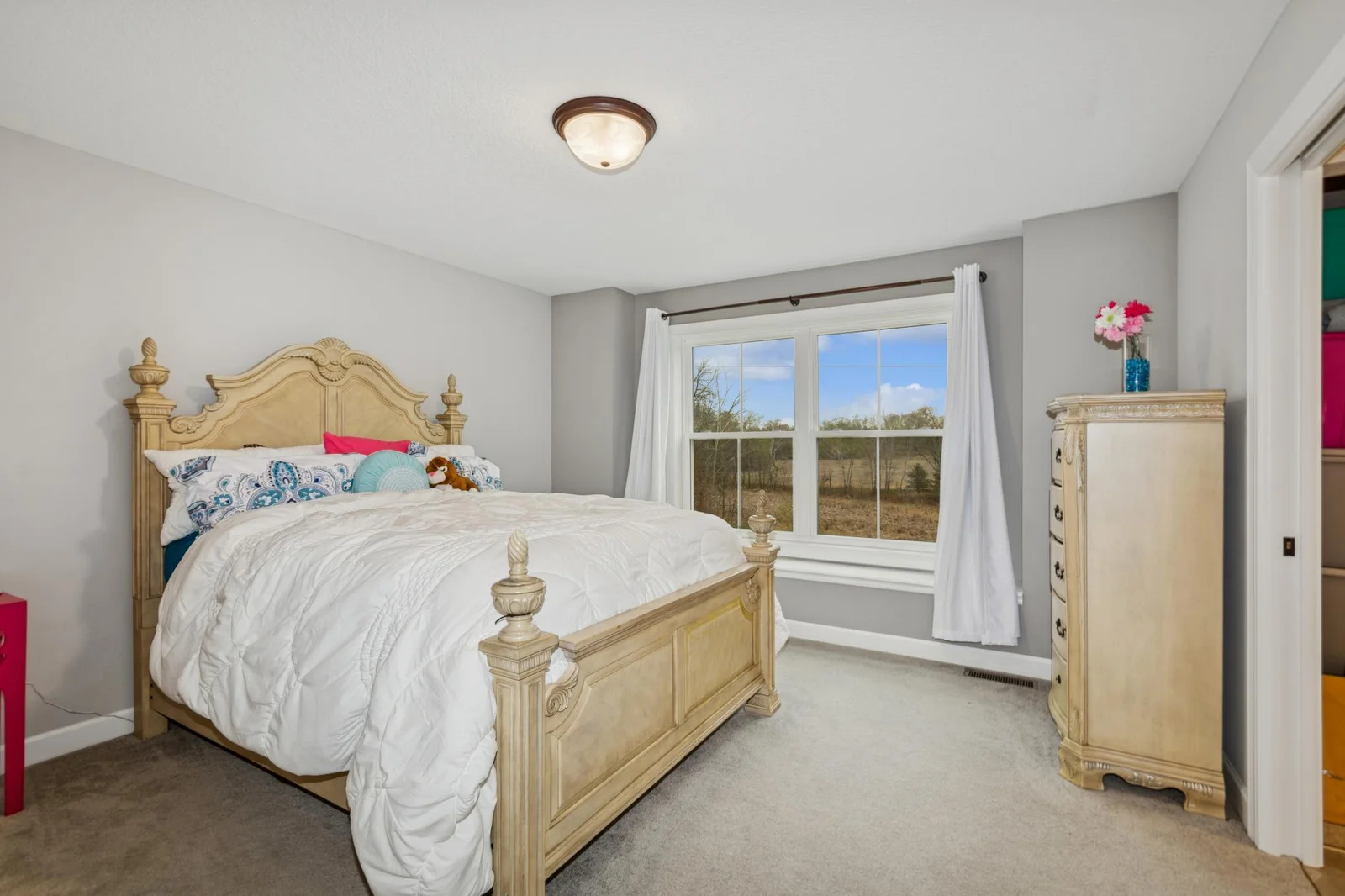 Upper-level BR #4 with en suite BA