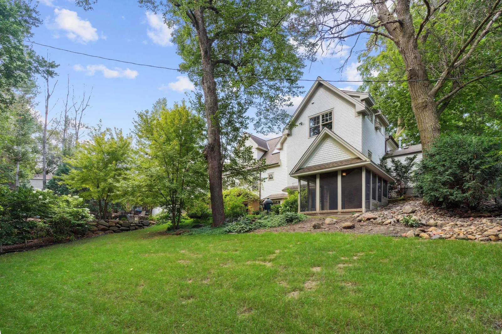 Full fenced, private bckyard