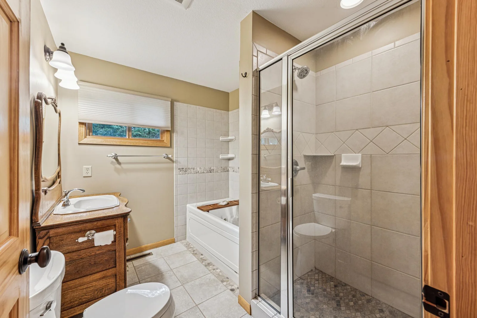 Main FULLBathroom Shower & Jetted Tub