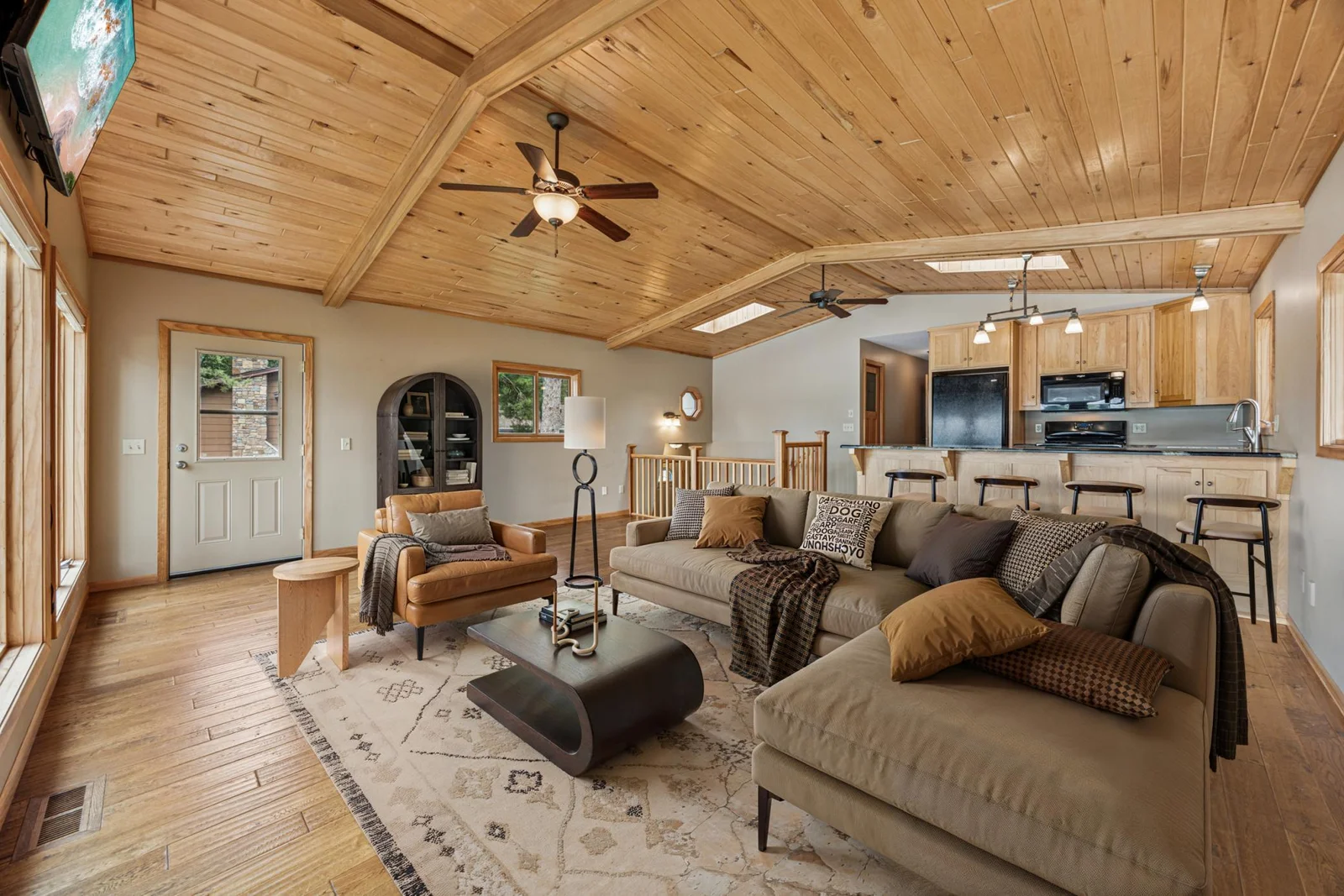 Living Room (virtually staged)