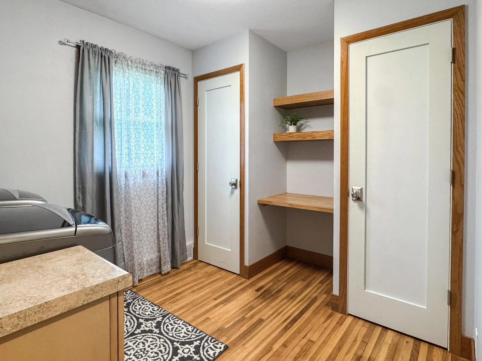 Main floor office/laundry