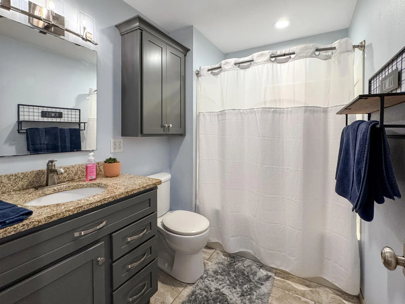 Main Floor full bath
