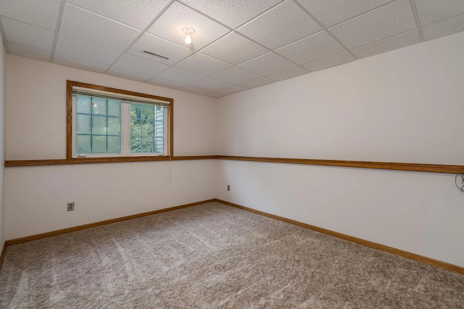 27-web-or-mls-1670-castle-dr.jpg