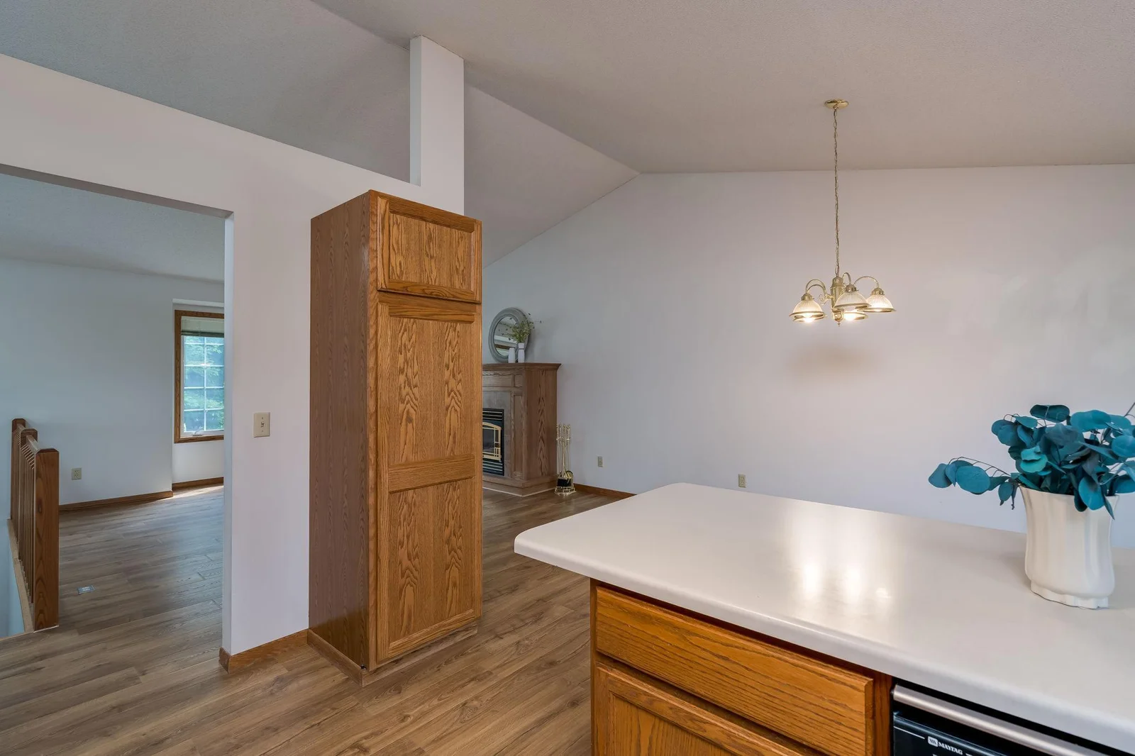 15-web-or-mls-1670-castle-dr.jpg