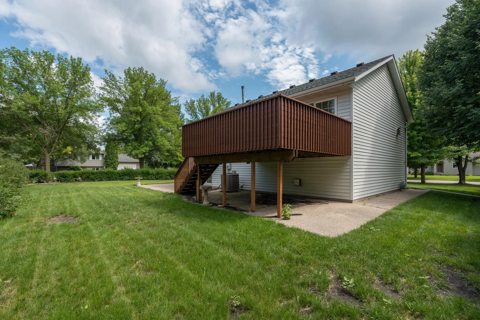 30-web-or-mls-1670-castle-dr.jpg