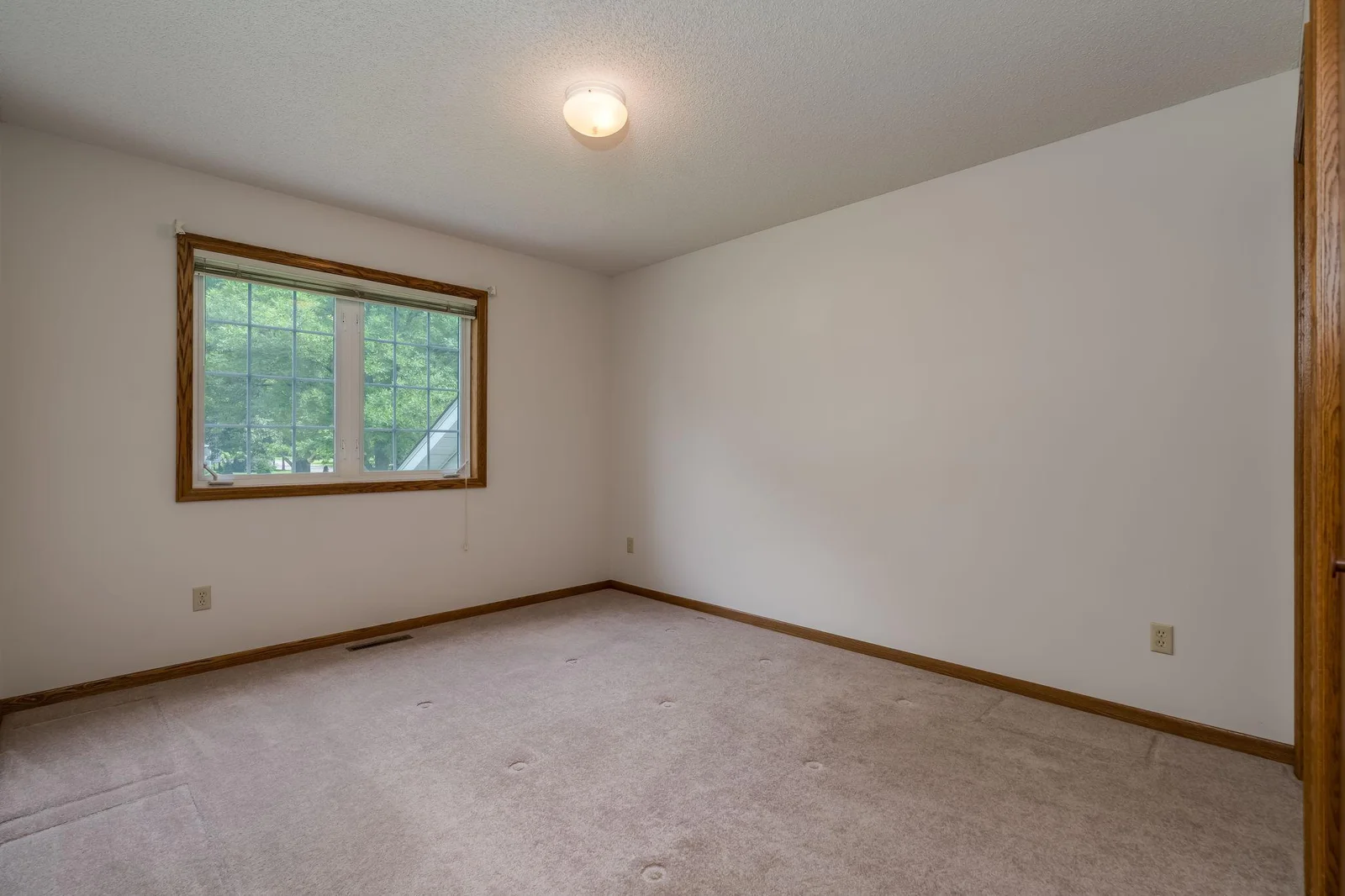 16-web-or-mls-1670-castle-dr.jpg