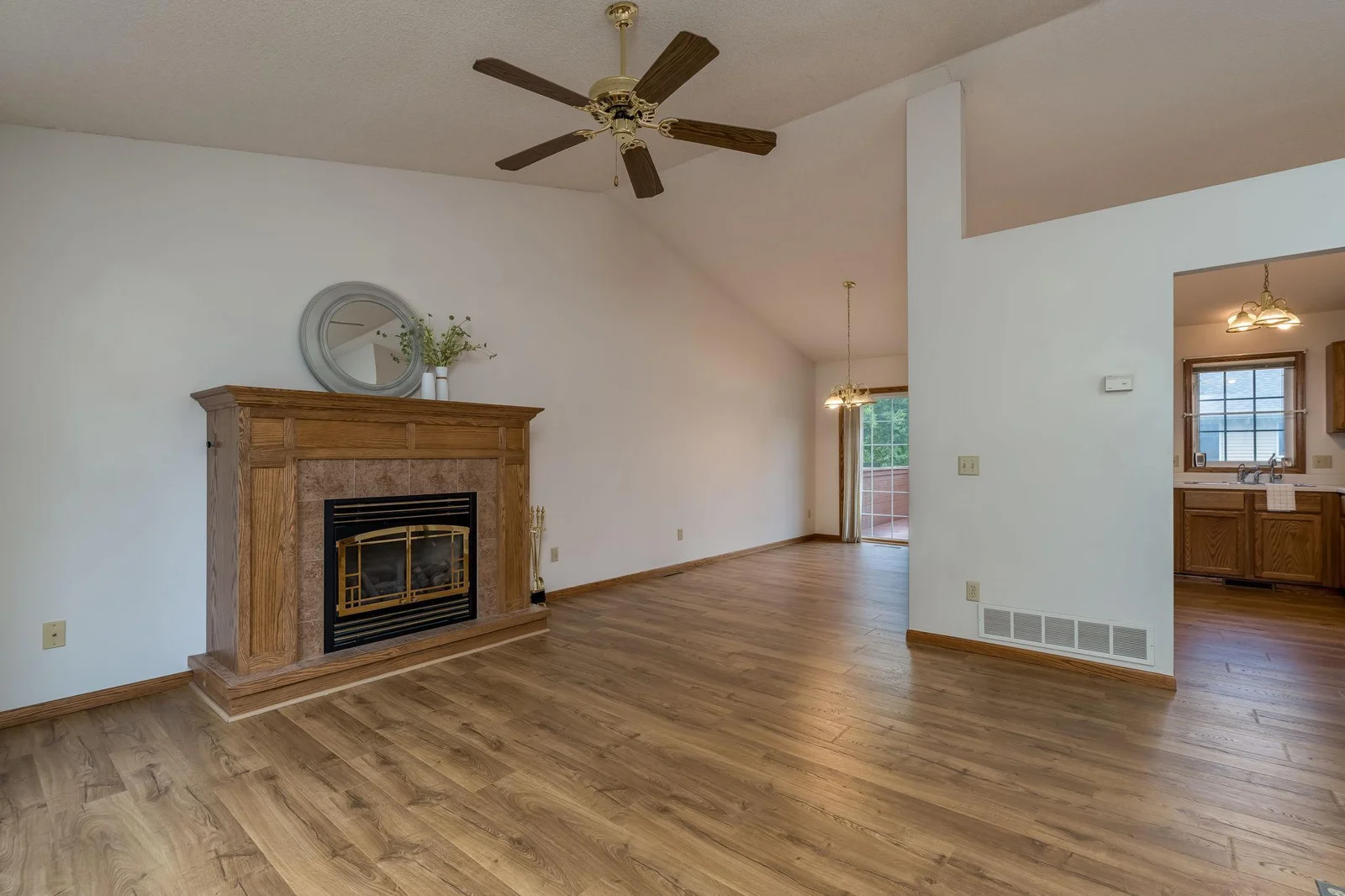 8-web-or-mls-1670-castle-dr.jpg