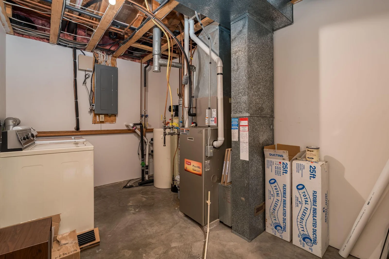 28-web-or-mls-1670-castle-dr.jpg